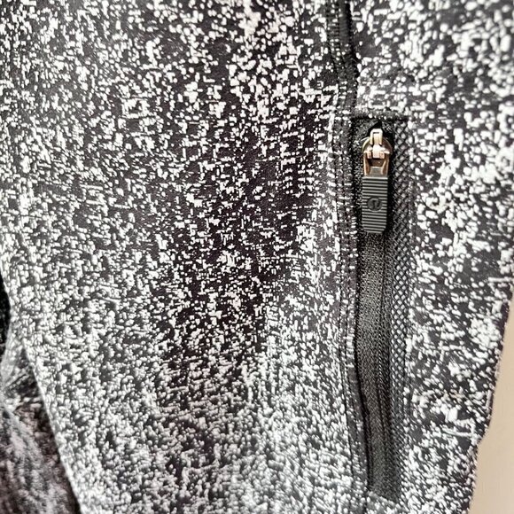 Lululemon‎ Inspire Tight II Splatter White Black / Black 7/8 - Size 6 - Picture 5 of 7